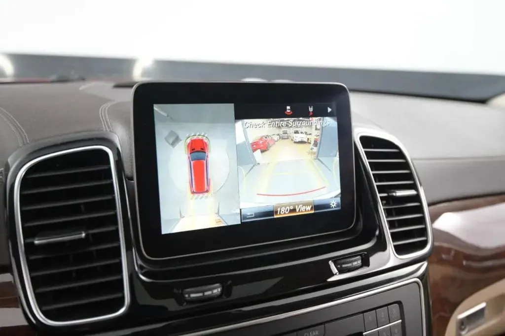 Mercedes-Benz GLS photo 29