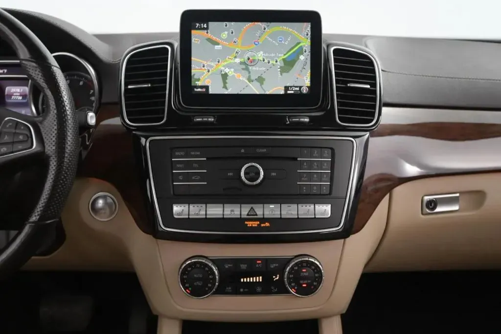 Mercedes-Benz GLS photo 36