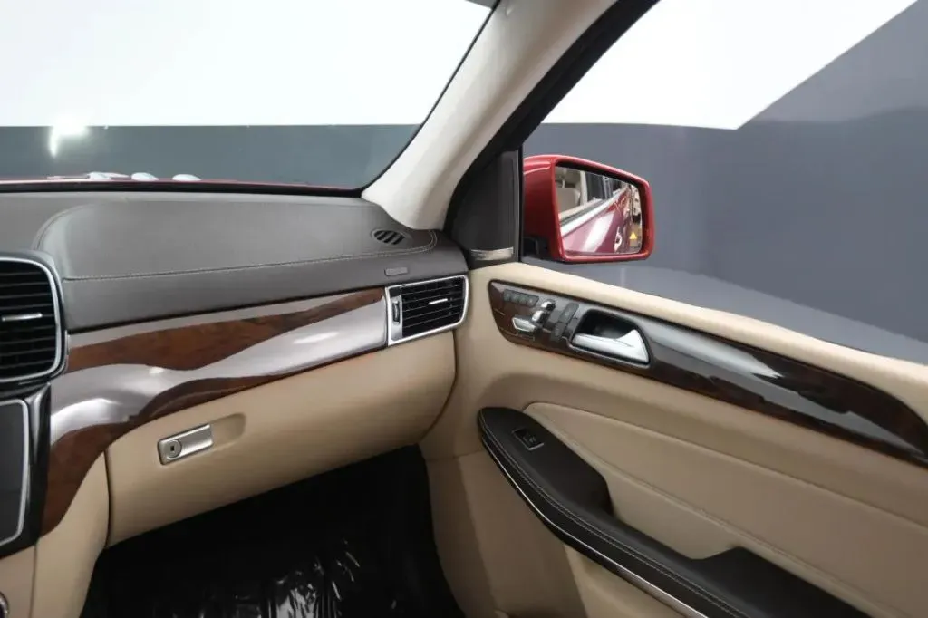 Mercedes-Benz GLS photo 37
