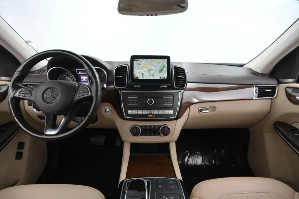Mercedes-Benz GLS photo 35