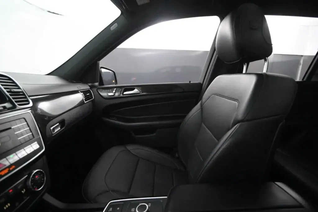 Mercedes-Benz GLE photo 29