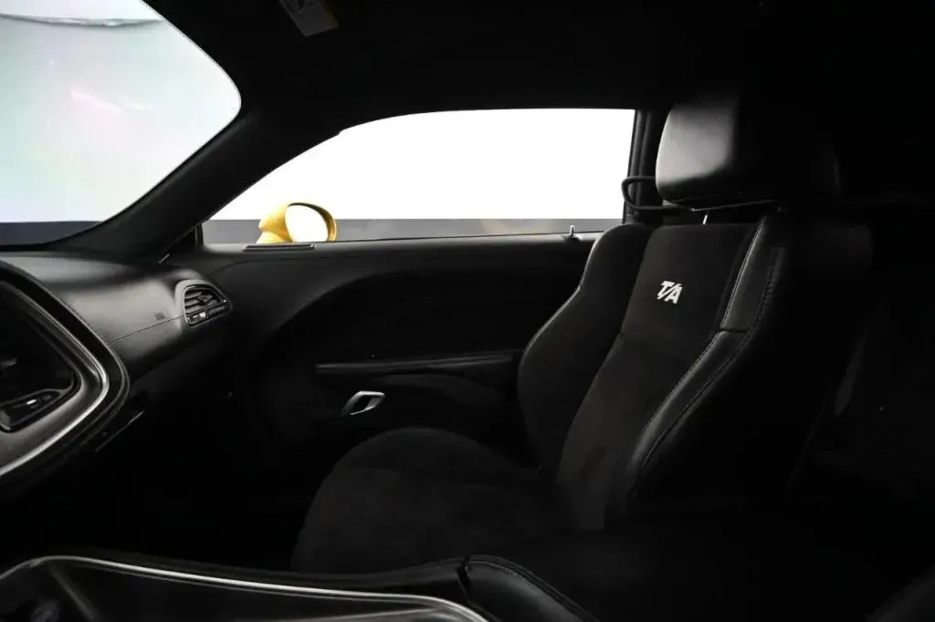 Dodge Challenger photo 33