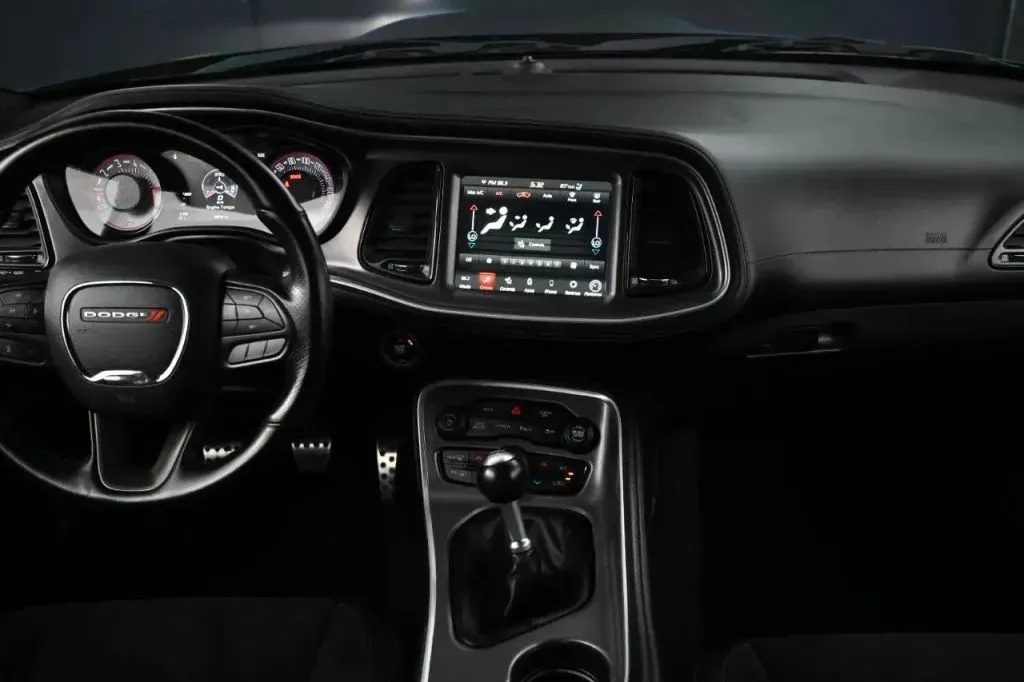 Dodge Challenger photo 21
