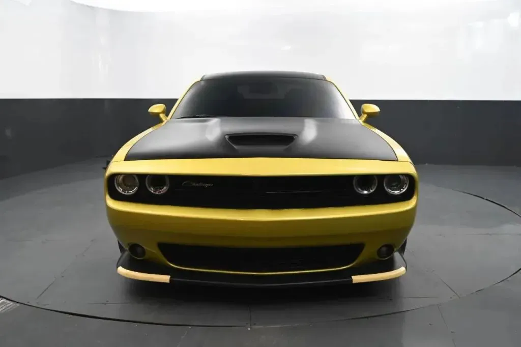 Dodge Challenger photo 8