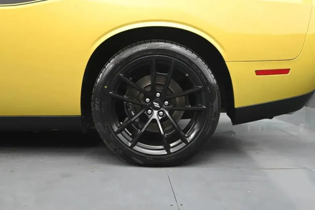 Dodge Challenger photo 12