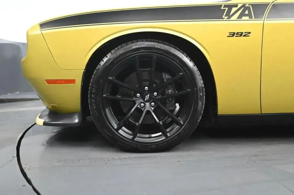 Dodge Challenger photo 10