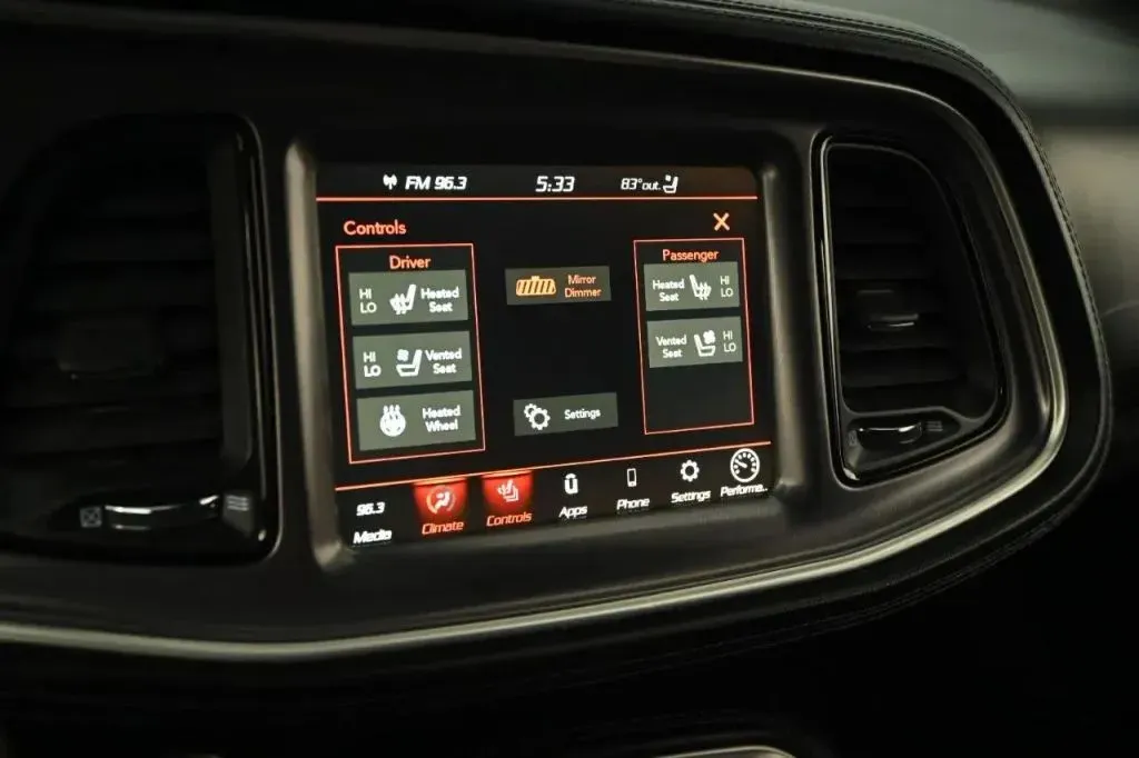 Dodge Challenger photo 30