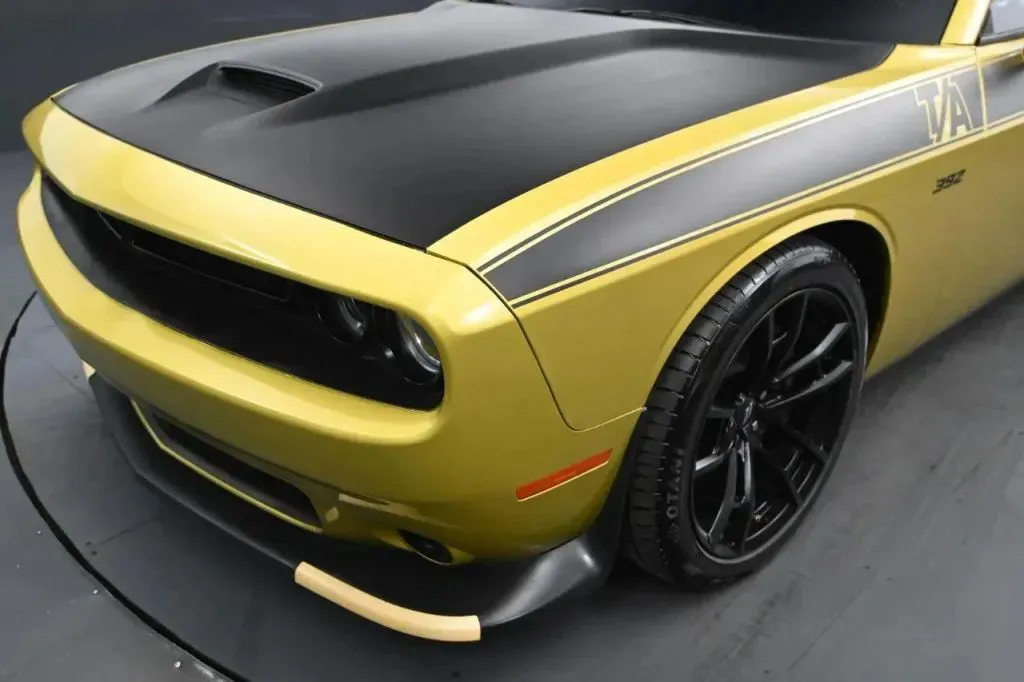 Dodge Challenger photo 9