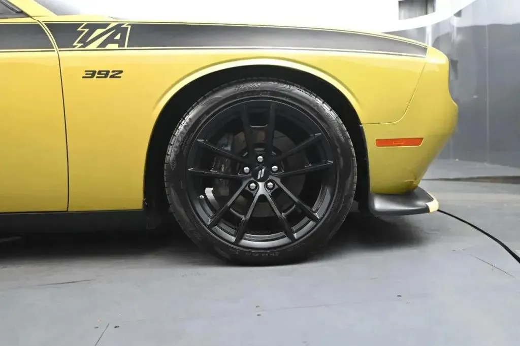 Dodge Challenger photo 19