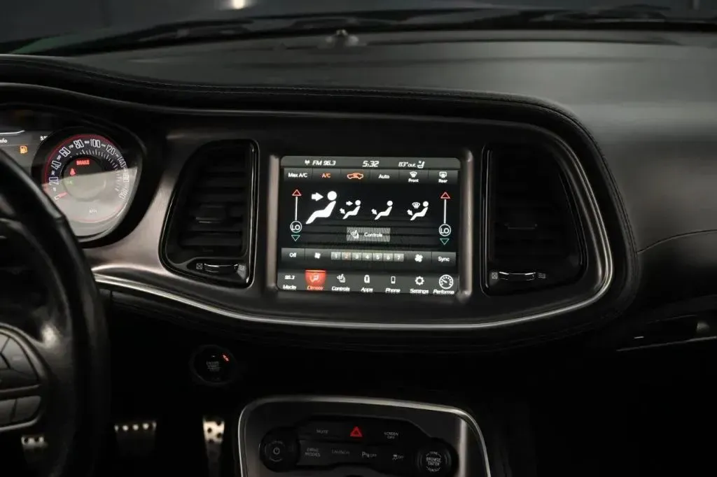 Dodge Challenger photo 22