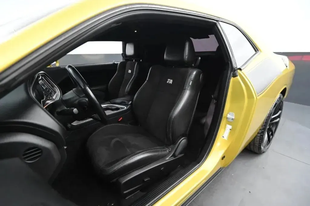Dodge Challenger photo 39