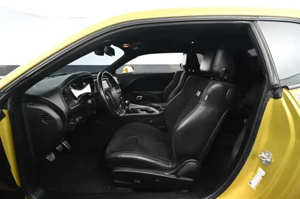 Dodge Challenger photo 37