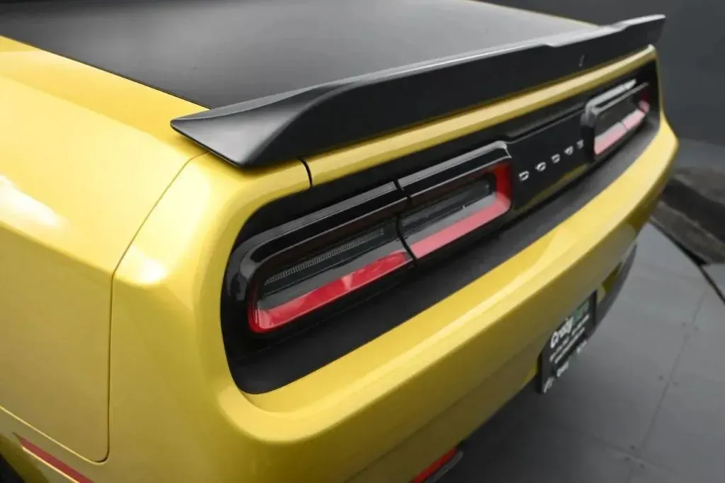 Dodge Challenger photo 14