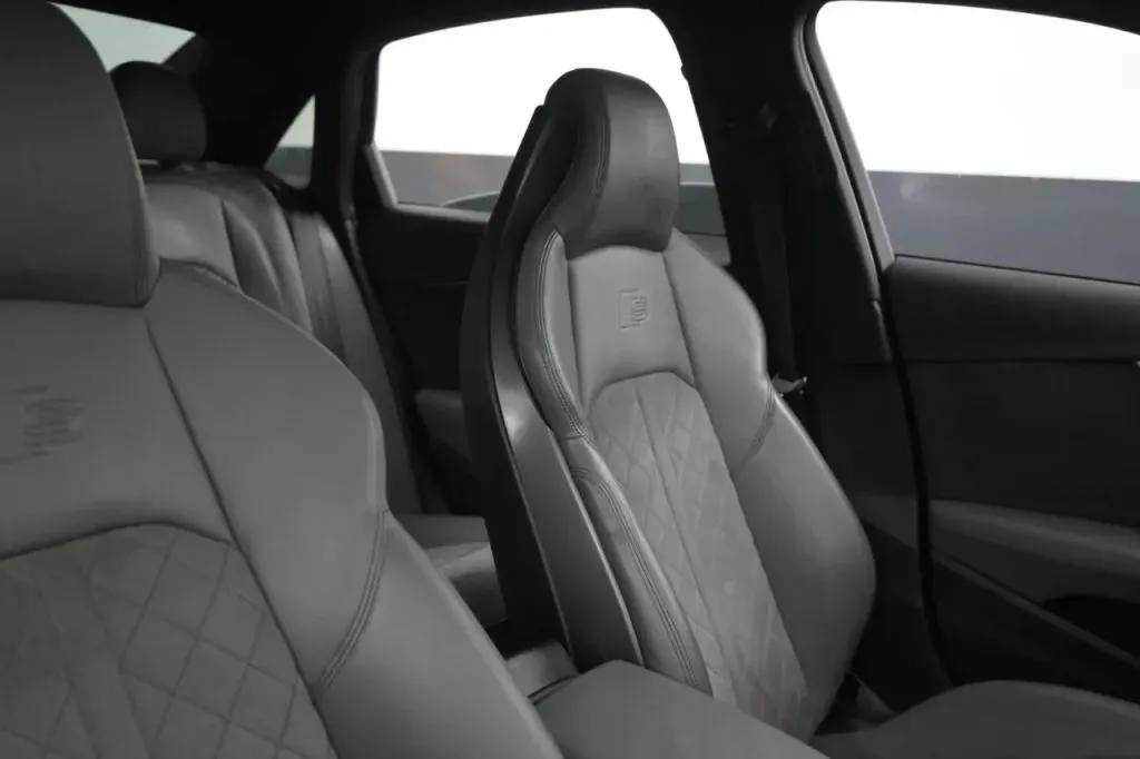 Audi S4 photo 48
