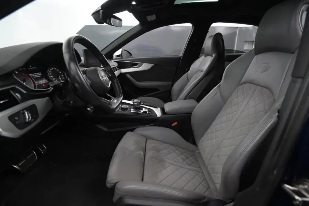 Audi S4 photo 35