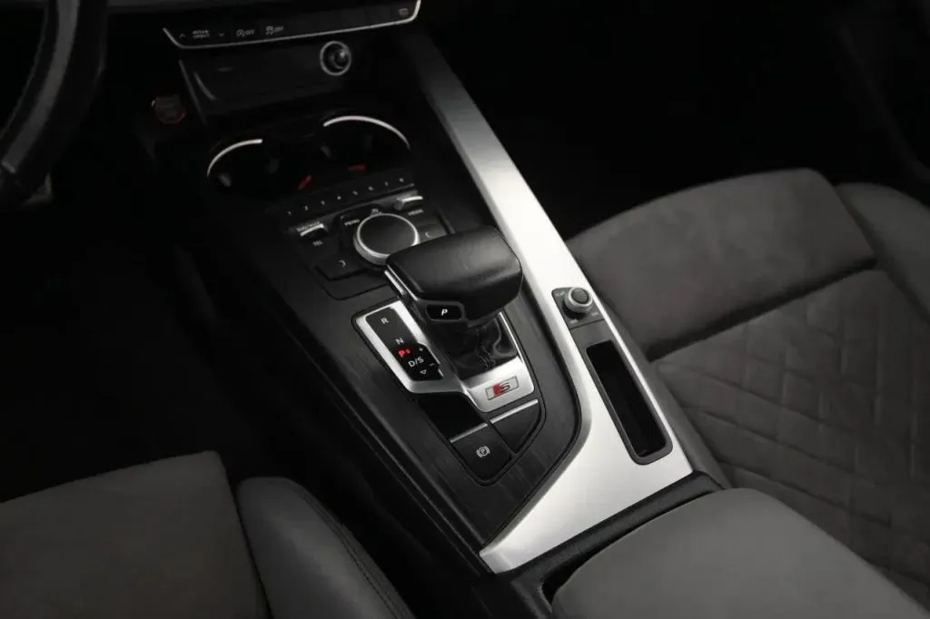 Audi S4 photo 32