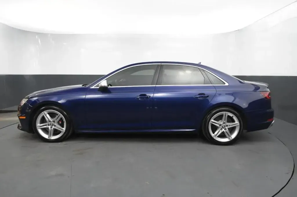 Audi S4 photo 2