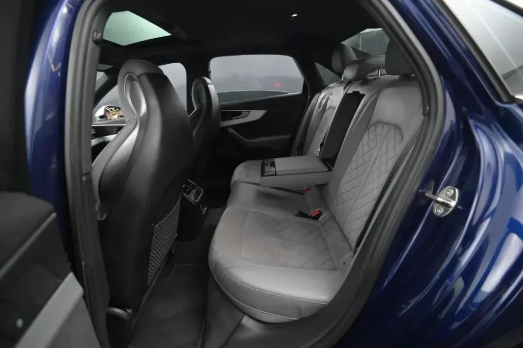 Audi S4 photo 39