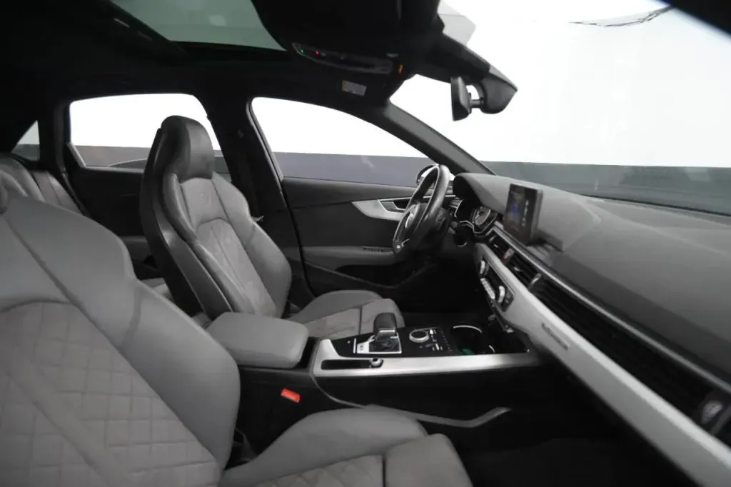 Audi S4 photo 46