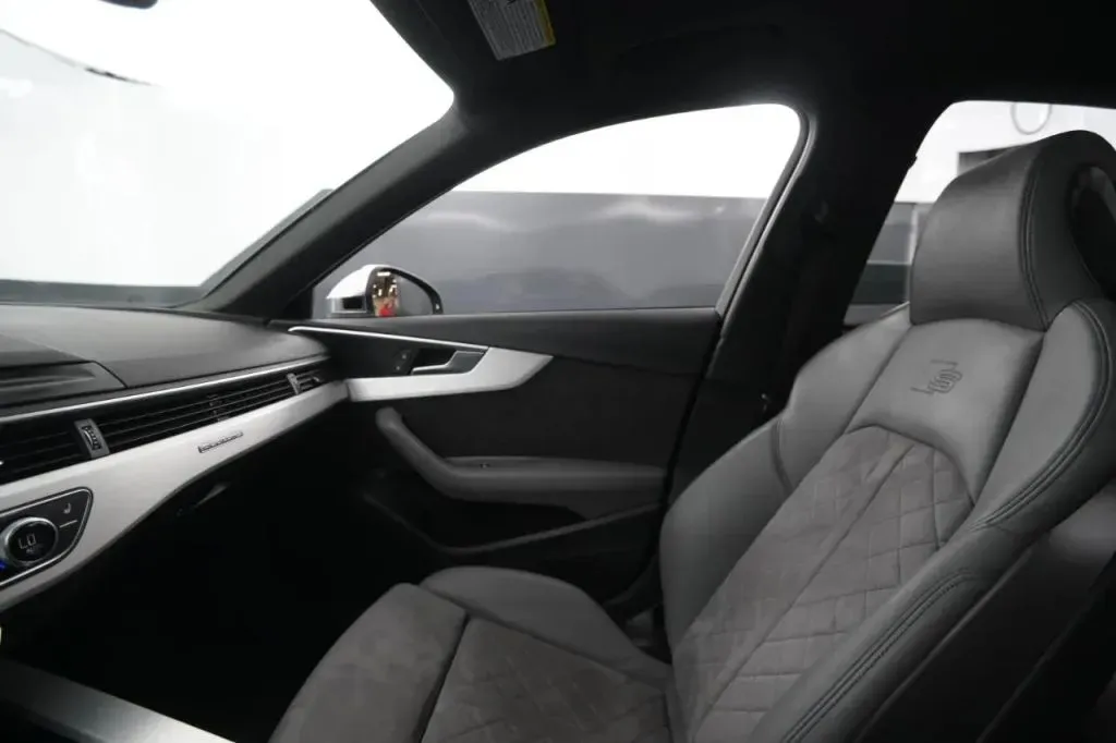 Audi S4 photo 26