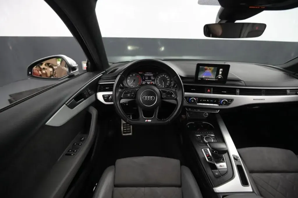 Audi S4 photo 33