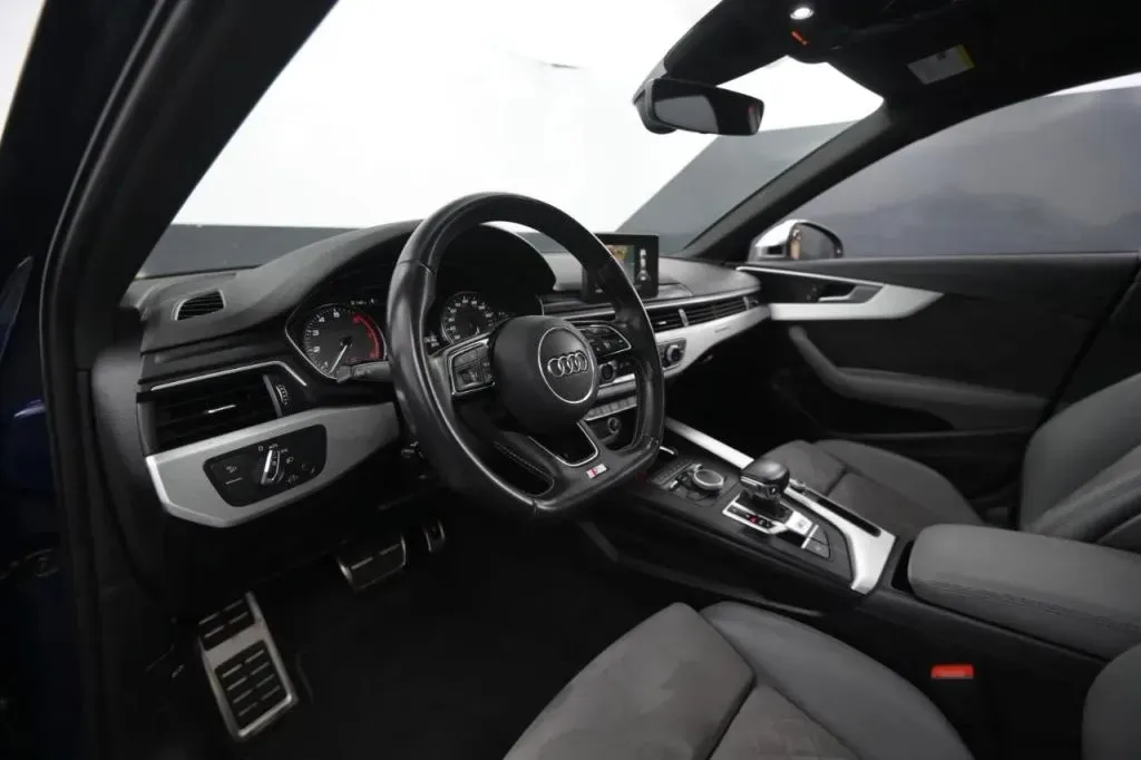 Audi S4 photo 36