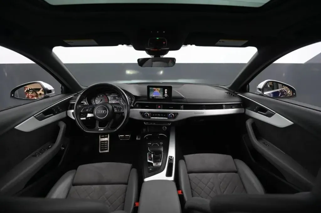 Audi S4 photo 27