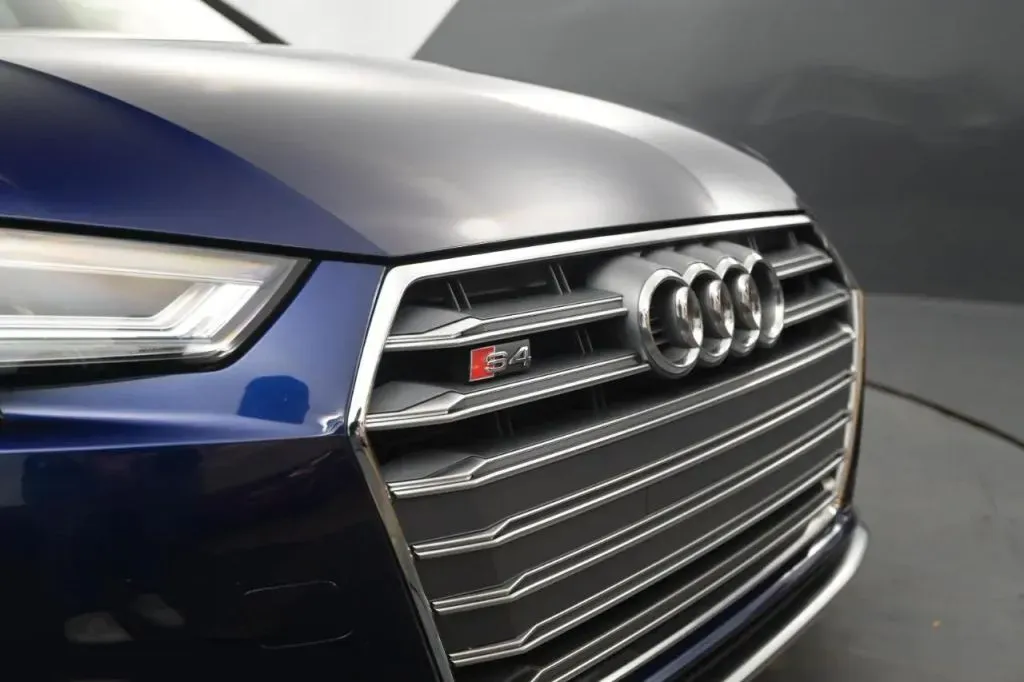 Audi S4 photo 9