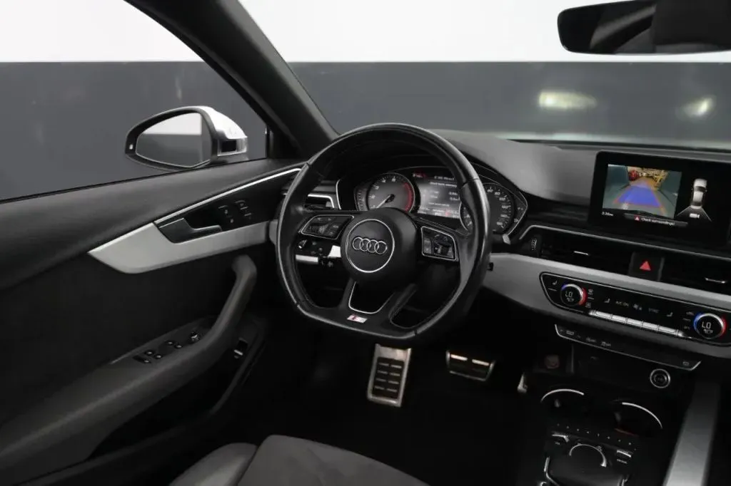 Audi S4 photo 31