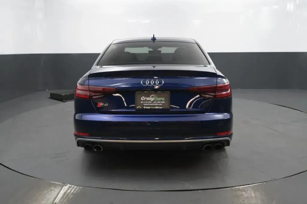 Audi S4 photo 4