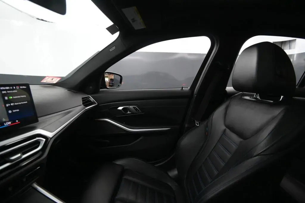 BMW 3 Series photo 29