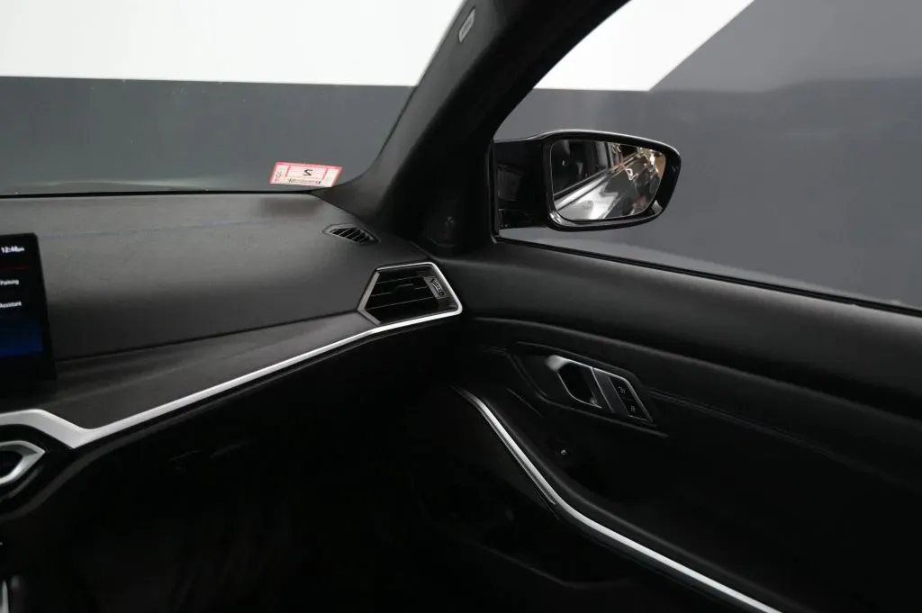 BMW 3 Series photo 34