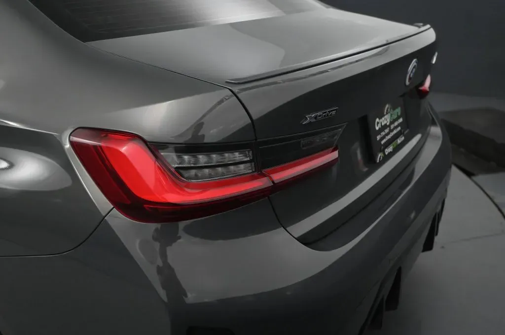 BMW 3 Series photo 17