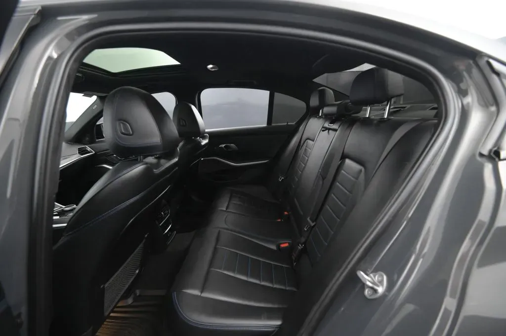 BMW 3 Series photo 44