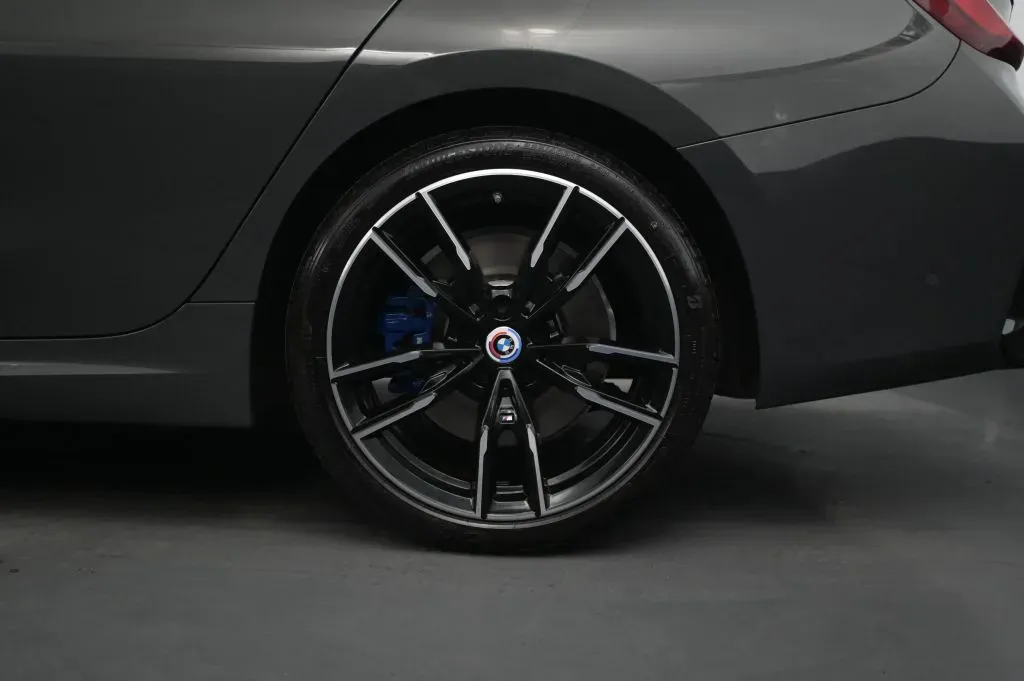 BMW 3 Series photo 16