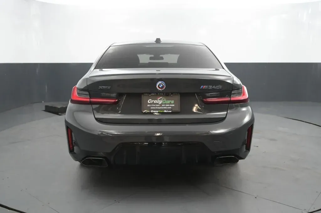 BMW 3 Series photo 4