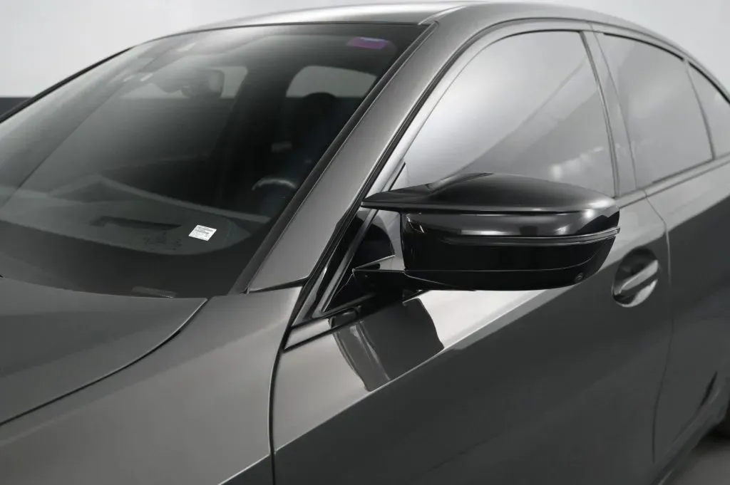 BMW 3 Series photo 12