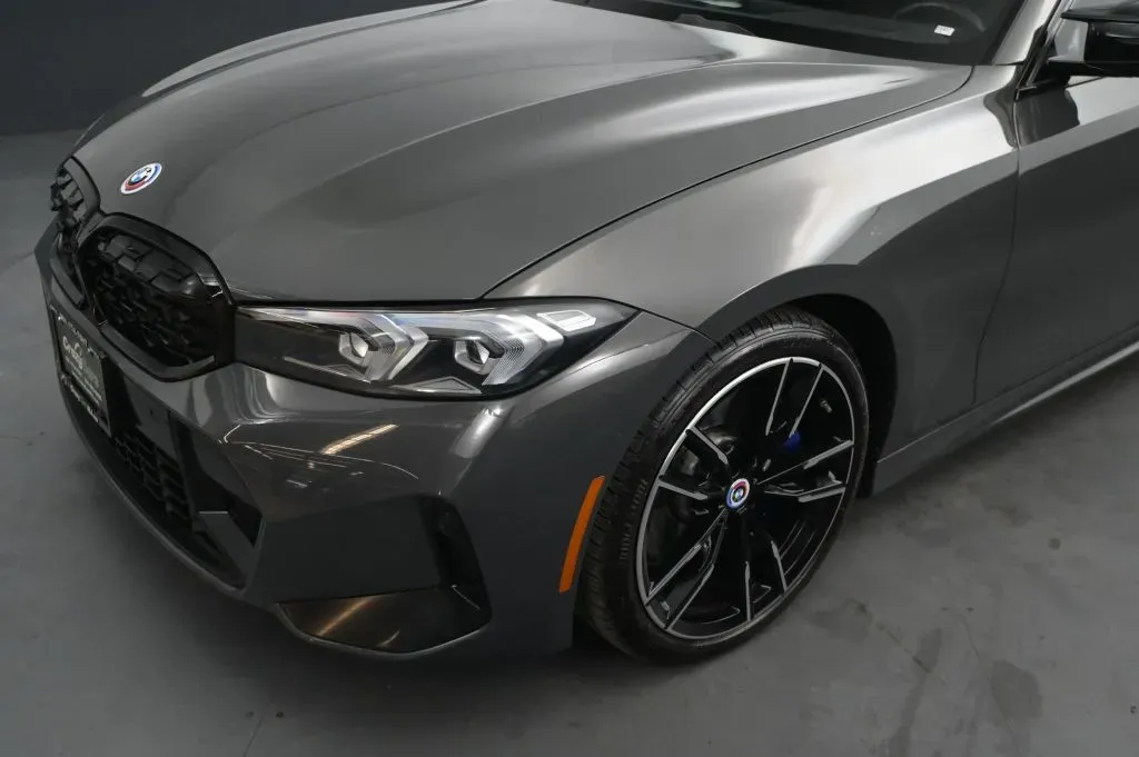 BMW 3 Series photo 10