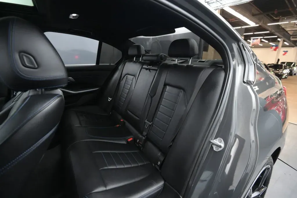 BMW 3 Series photo 46
