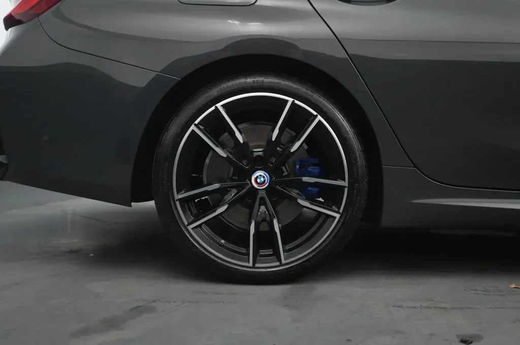 BMW 3 Series photo 19