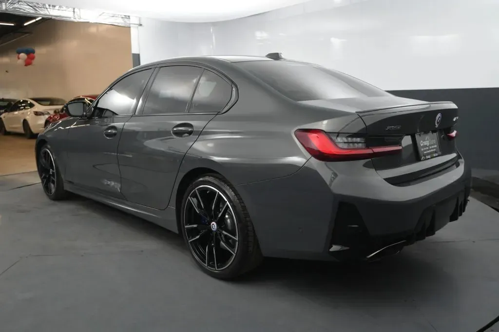 BMW 3 Series photo 3