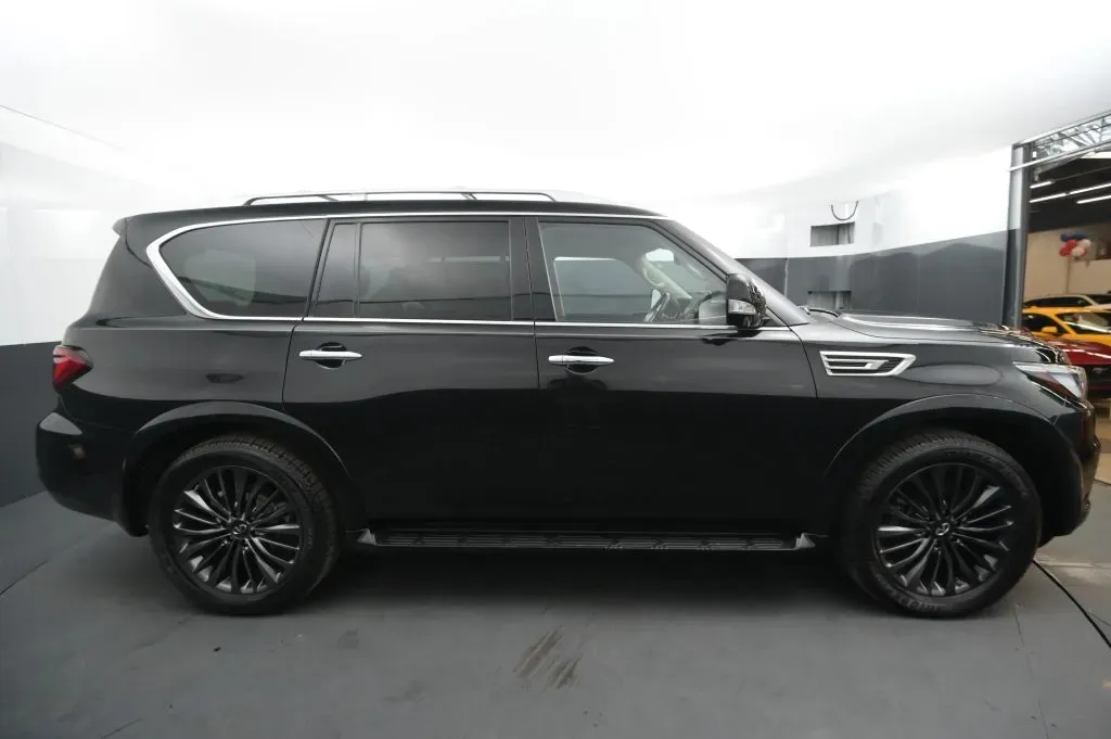 Infiniti QX80 photo 6