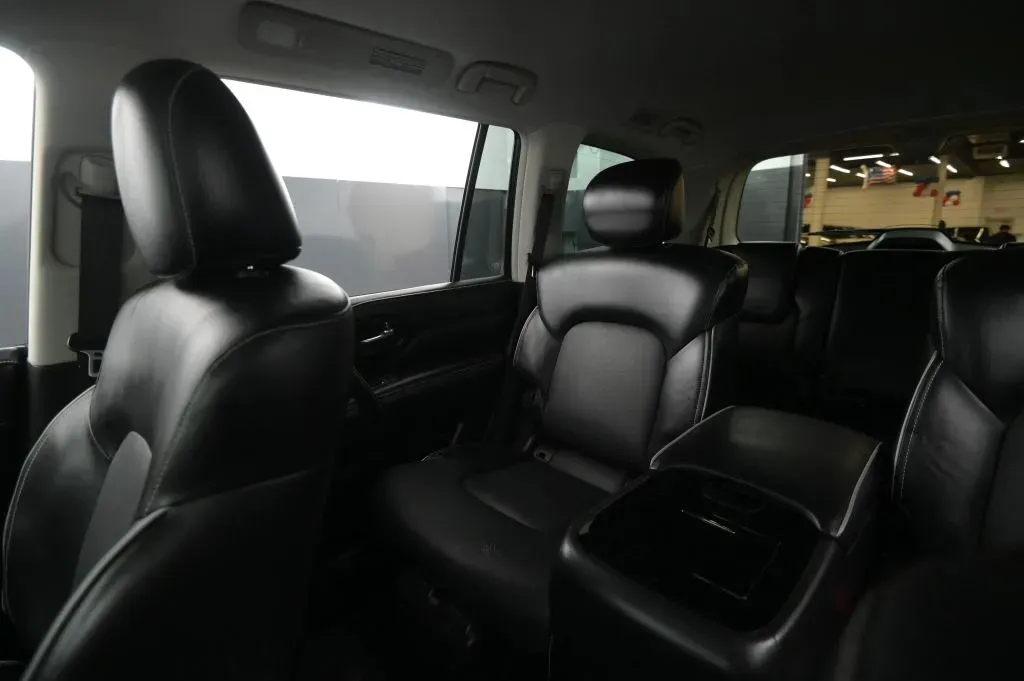 Infiniti QX80 photo 43