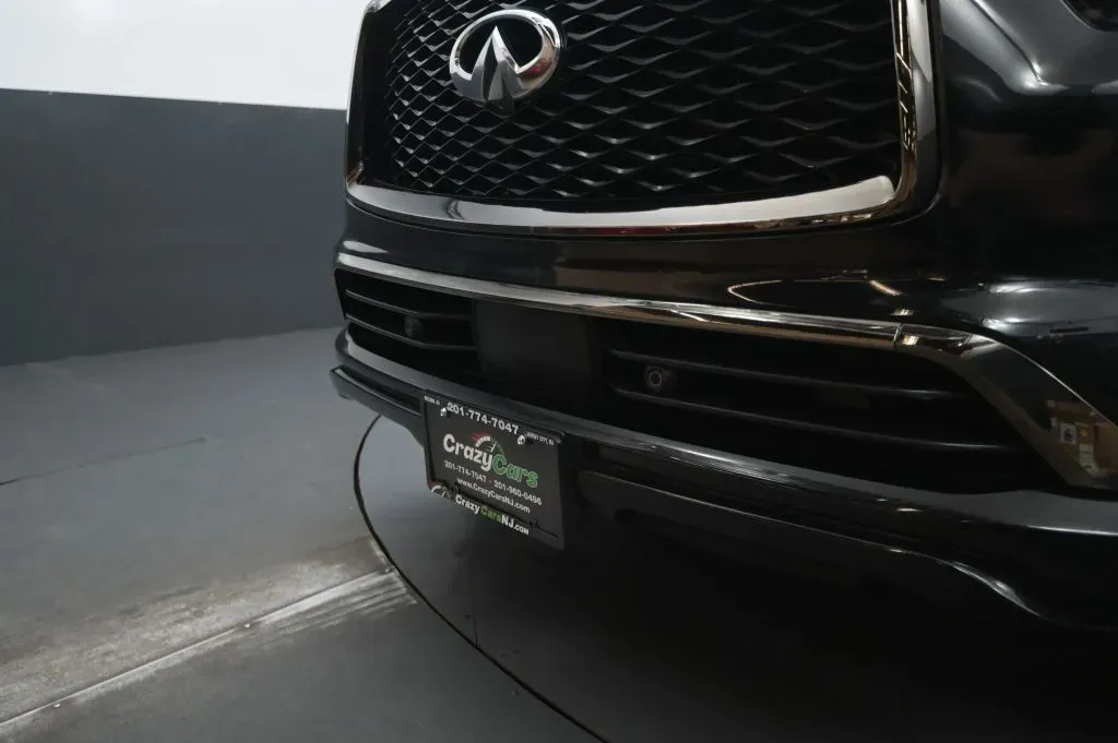 Infiniti QX80 photo 10