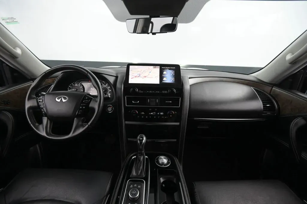 Infiniti QX80 photo 31