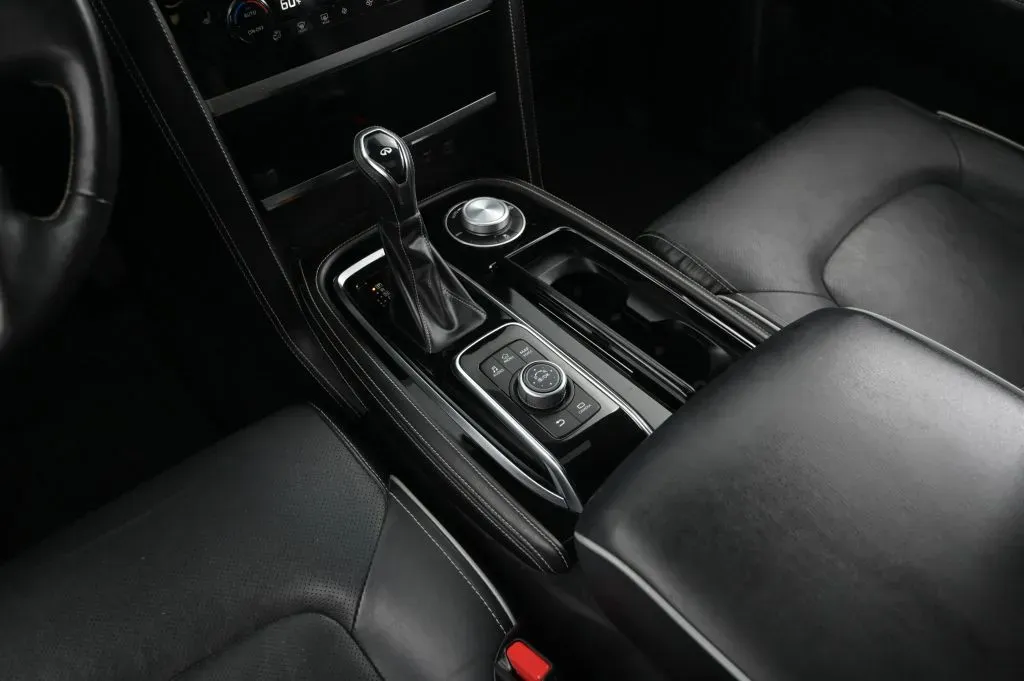 Infiniti QX80 photo 35