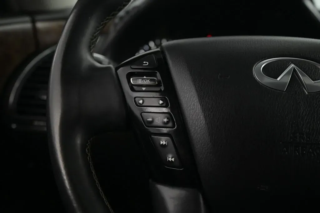 Infiniti QX80 photo 22