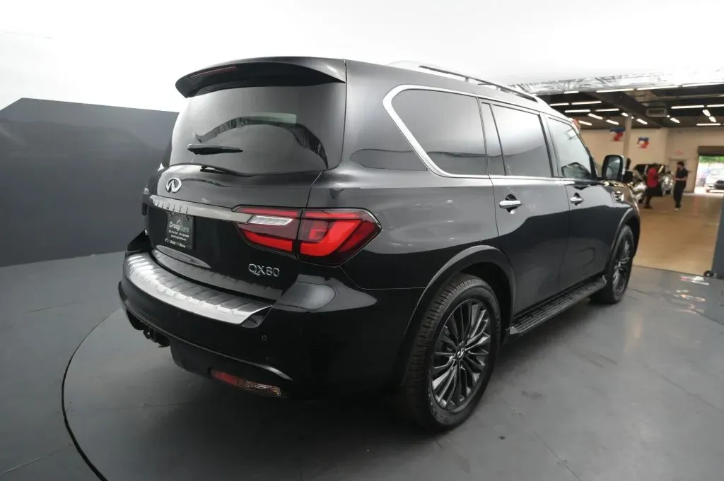 Infiniti QX80 photo 5