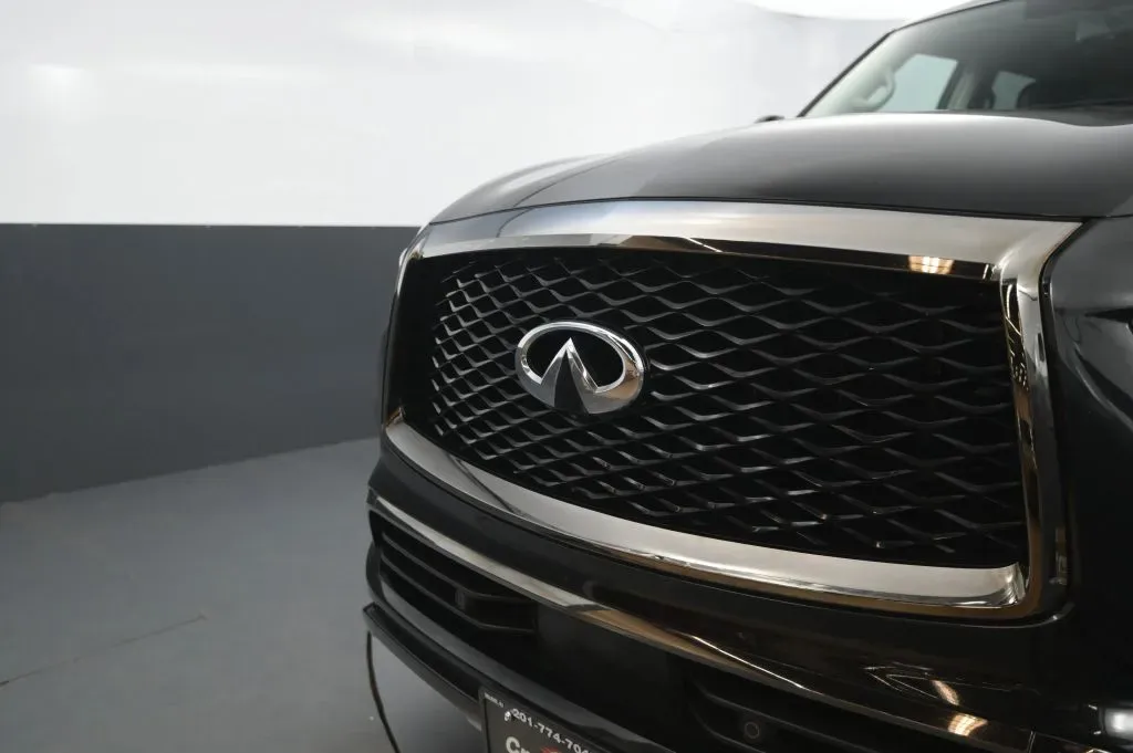Infiniti QX80 photo 9