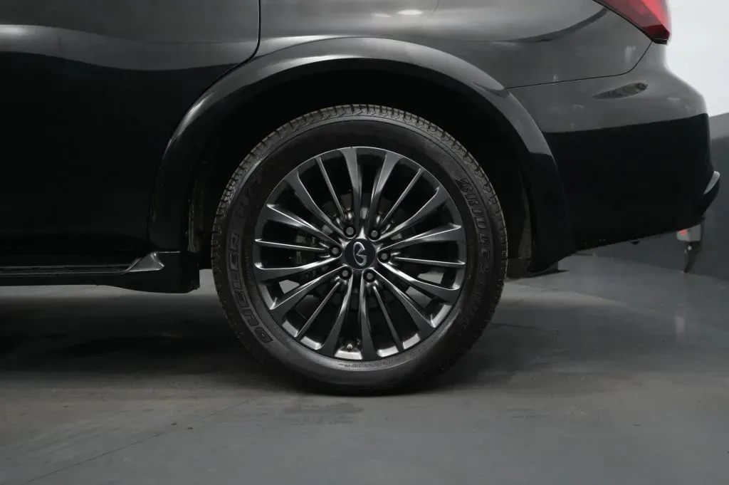 Infiniti QX80 photo 16